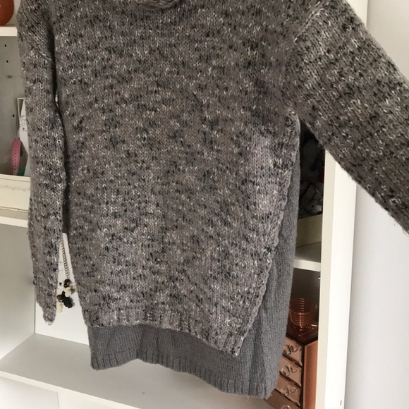 KENSIE Gray Turtleneck w/Side Split Design Sweater - Picture 5 of 9